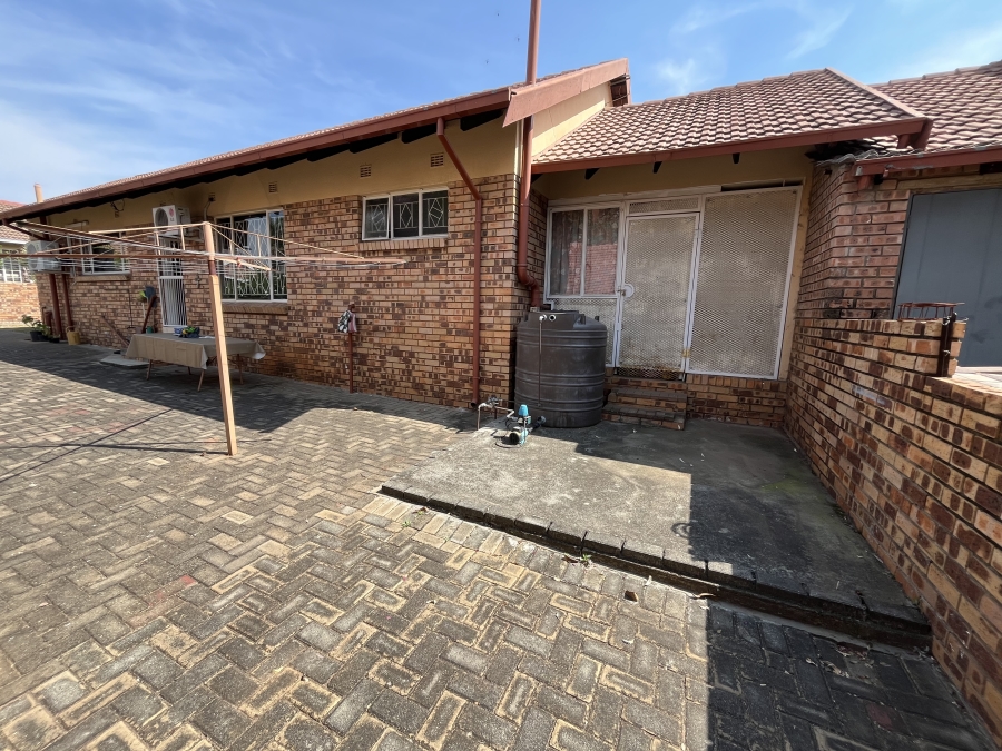 To Let 3 Bedroom Property for Rent in Geelhoutpark North West